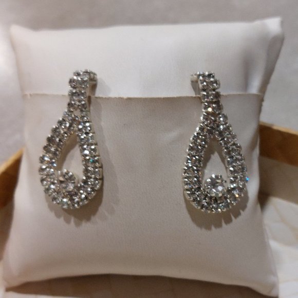 Women's Teardrop Dangle Rhinestones Earrings - NWOT - Picture 2 of 7